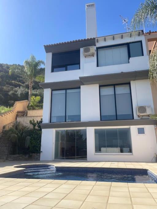 Preciosa Casa Con Piscina Alhaurín de la Torre