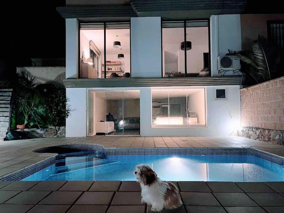 Preciosa Casa Con Piscina